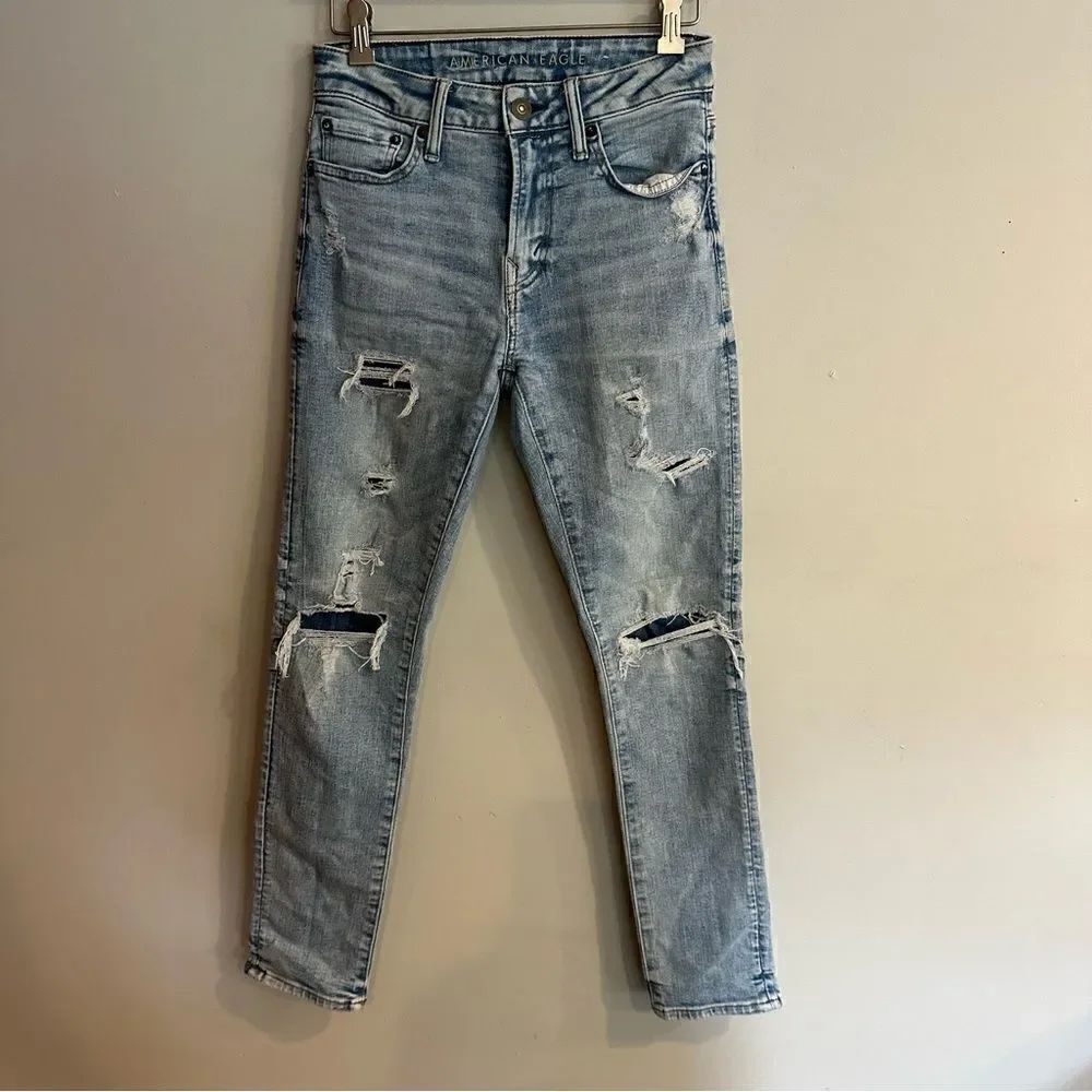 American Eagle Athletic Skinny distressed jean size 28x30